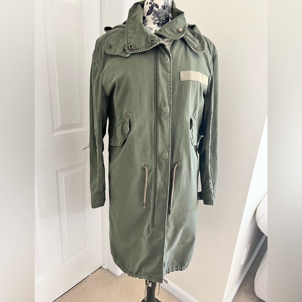 H&M parka with insert vest. Size 6. Khaki green.